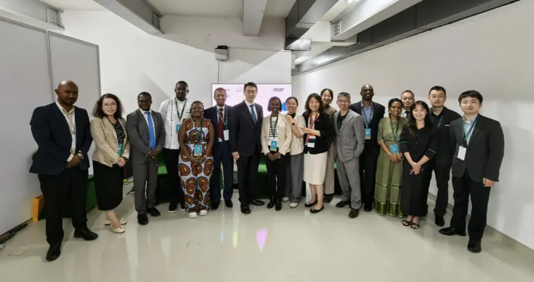 Второй климатический саммит в Африке Обсуждение сотрудничества в области возобновляемых111 (10)